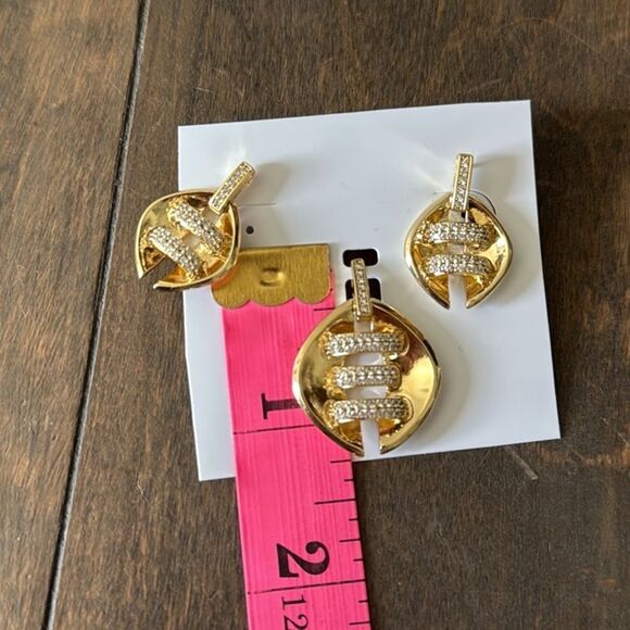 Elegant 14K Gold Plated Earrings And Pendant For Necklace Set - Picture 6 of 7